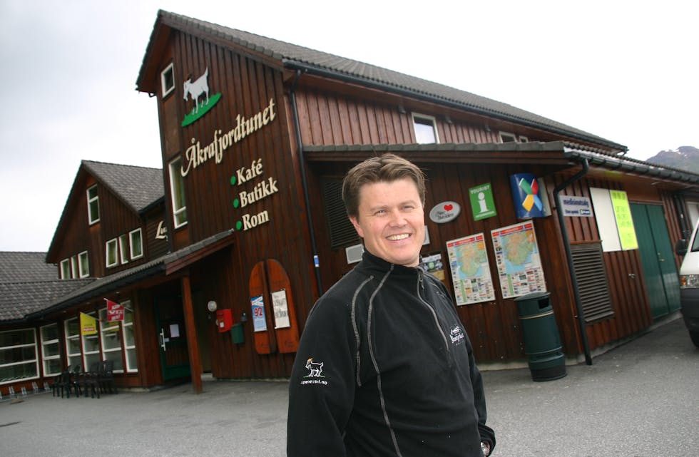 John Karsten Hustveit, Åkrafjordtunet.