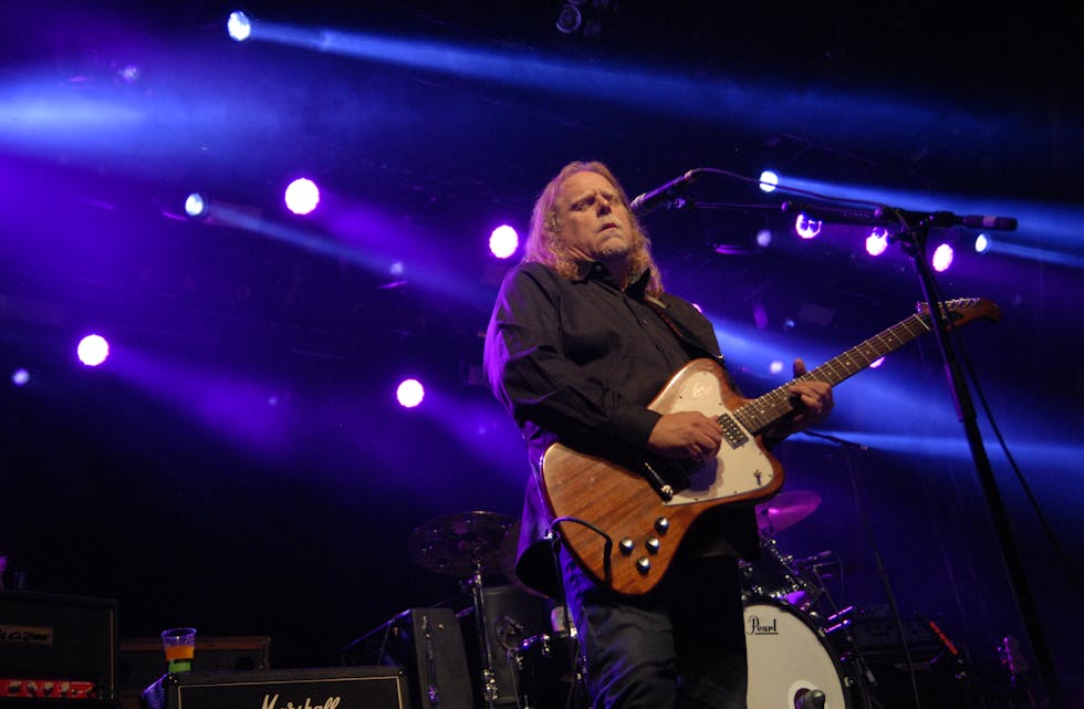 Rock-og bluesgitaristen Warren Haynes i bandet Gov't Mule under konserten i Skånevik fredag kveld.
Foto: Trond husebø