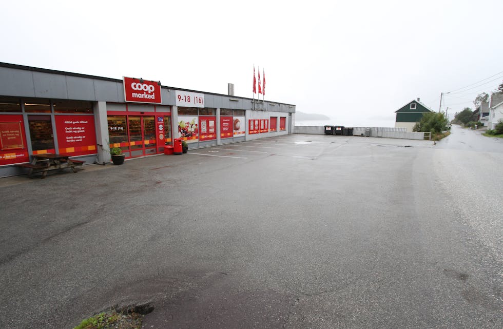 Skjoldavik er ein av vegane i Skjold som er føreslått ny fartsgrense på 30 km/t. Butikken er lagt ned.