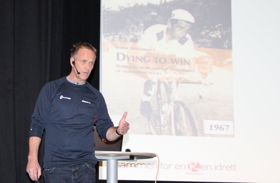 Engasjerte. Jan de Lange frå Antidoping Norge fekk salen til å lytta då han snakka til ungdommen. Foto: Grethe Hopland Ravn