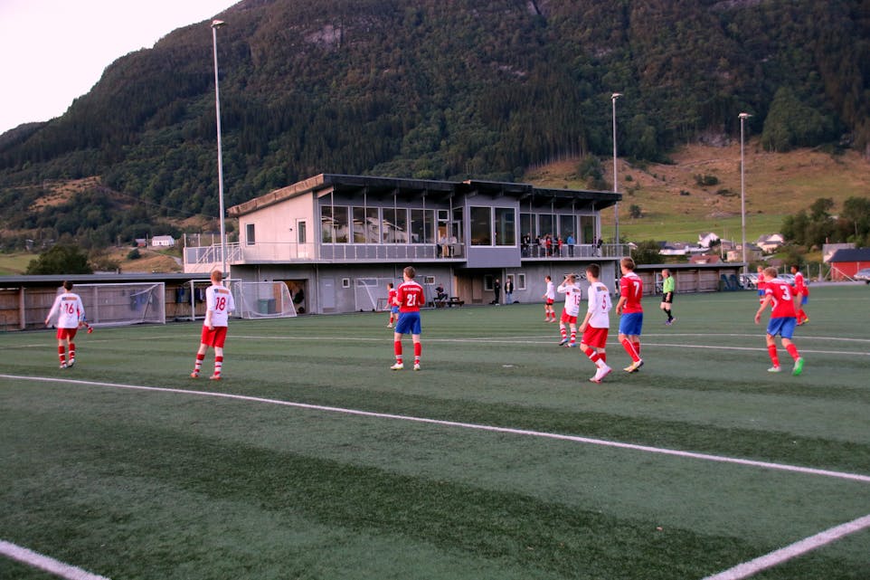 Klubbhuset ligg midt i smørauga når det er kamp på Ølen SR-bank Stadion.