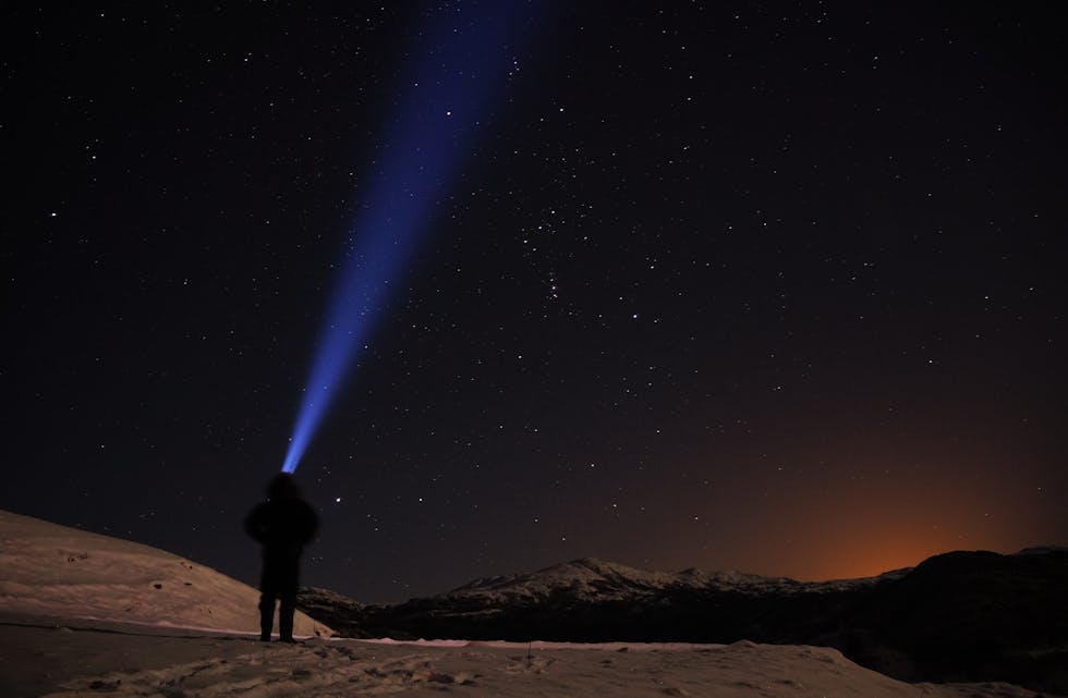 Stjerneklar kveld på Berge, utsikt mot Høylandsnuten i Etnefjedlo. 
Foto: Bjørn Tore Grønstad