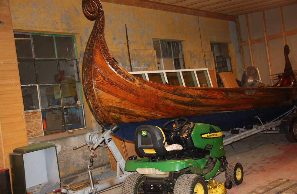 I eit kommunalt lager i Engeleiren har vikingskipet vore gøymd bort i fleire år.
Foto: Irene Mæland Haraldsen