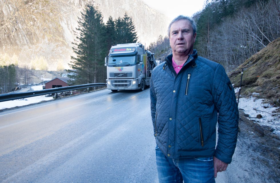 Per Martin Kjellesvik er glad for tiltaka Statens vegvesen gjer, men åtvarar mot at føret likevel vil skifta fort i Fjæra-brekkene.
ARKIVFOTO