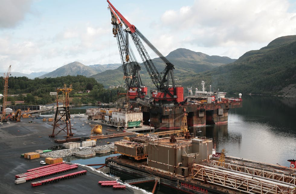 Frå sommaren 2020 tar aktiviteten seg opp igjen på Raunes, og 2021 kan bli den mest travle perioden med hogging av plattformer for basen. Arkivfoto