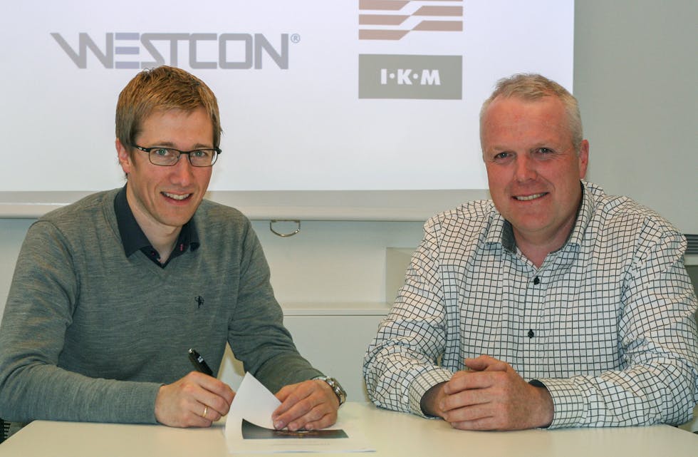 Øystein Stjern (t.v.) frå IKM Elektro og Kåre Topnes fra Westcon Power & Automation samarbeider.