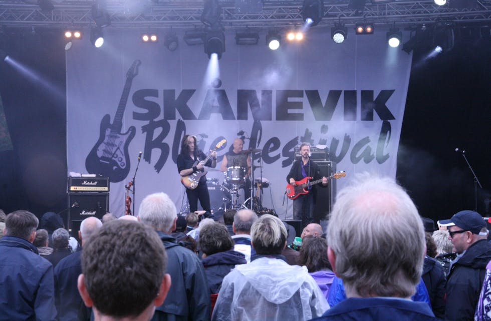 Pat McManus frå Irland spelte opp under Skånevik Bluesfestival i 2016. I år må artistar og publikum klare seg utan ekstra lege i bygda under festivalen. 
FOTO: SIRIANNE VIKESTAD