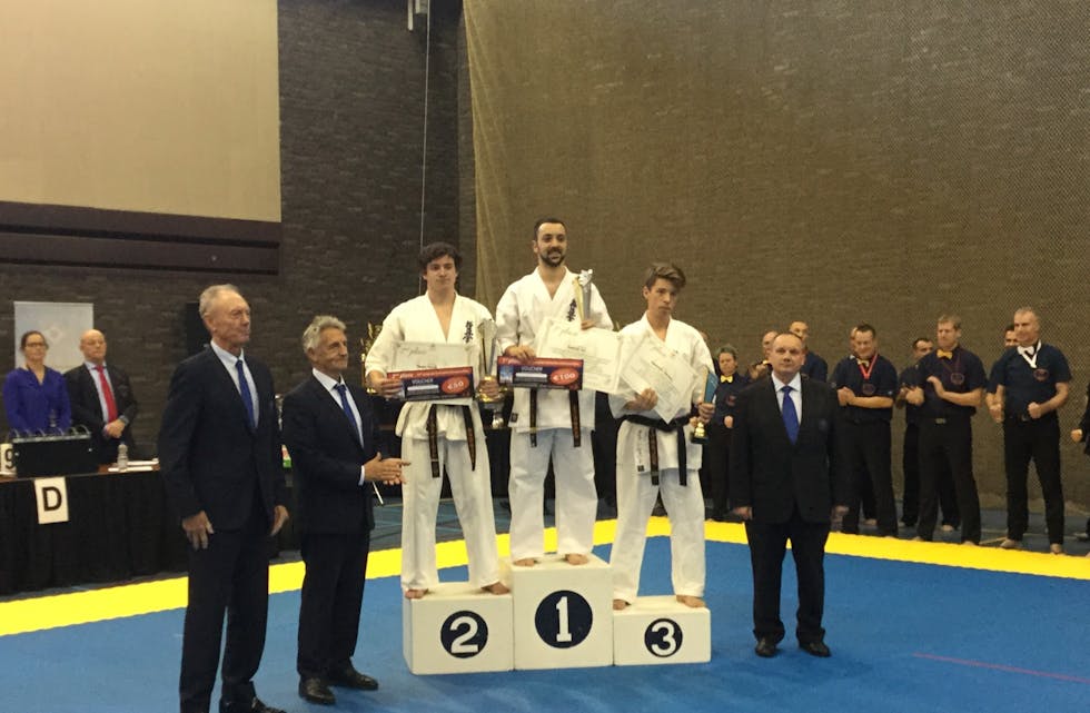 Hans Kristian Åsheim Havreberg kapra bronsemedaljen i EM i karate i Holland, fredag. Den unge senpai Havreberg seier dette er meir enn han hadde håpa på, på førehand. 
Foto: Privat