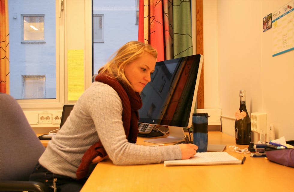 Forskarstolen: Doktorgradsstipendiaten brukar mykje av arbeidstida si på kontoret til å lesa og skriva artiklar. 