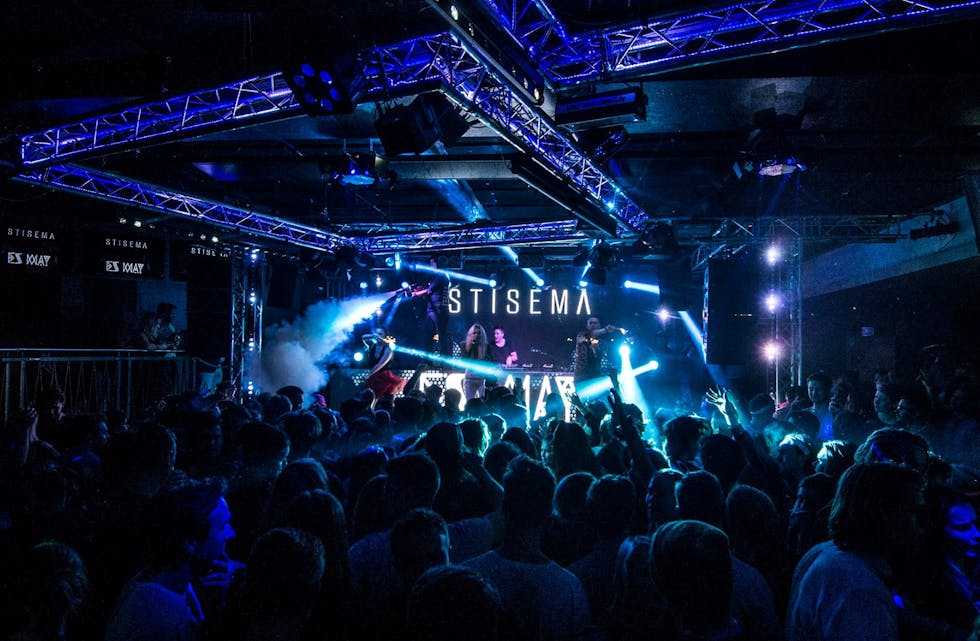 DJ Stisema spelar ofte for store mengder menneske. 
Foto: Stine Tragethon 