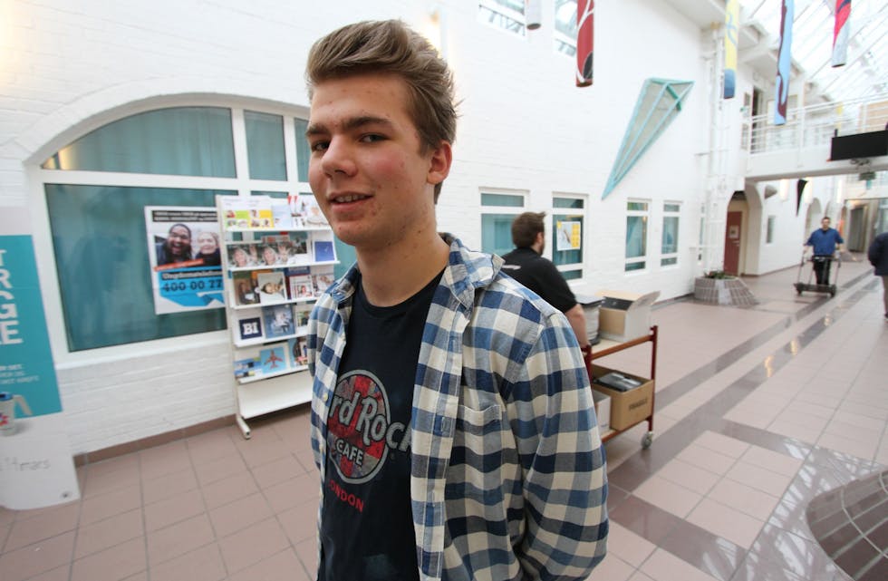 Håvard Rørtveit (17) er med i Haugesundsregionen Unge Høyre og han stod bak eit forslag om å seie nei til å fjerne avløysarordninga. Resolusjonen fekk fleirtal på landsmøtet i moderpartiet sist helg.
Foto: Jon Edvardsen