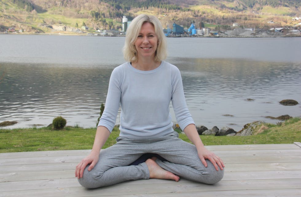 Yogainstruktør Solveig Kaldheim frå Etne starta nyleg opp med kurs i medisinsk yoga.
Foto: Irene Mæland Haraldsen