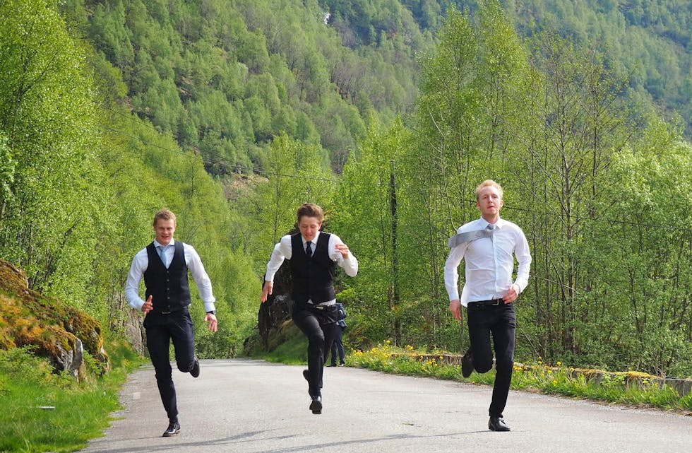 Åkrafjorden. Bjørn Runar Grønstad, Tor Asbjørn Molland og Lars Lundal Eintveit imponerte med farten! Foto: Astrid Sofie Øverland