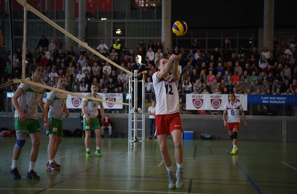 Svein Ove Imsland (17) frå Vikedal er blant dei beste volleyball-juniorane i landet, og satsar hardt på konkurransar i sommar.
Foto: Privat
