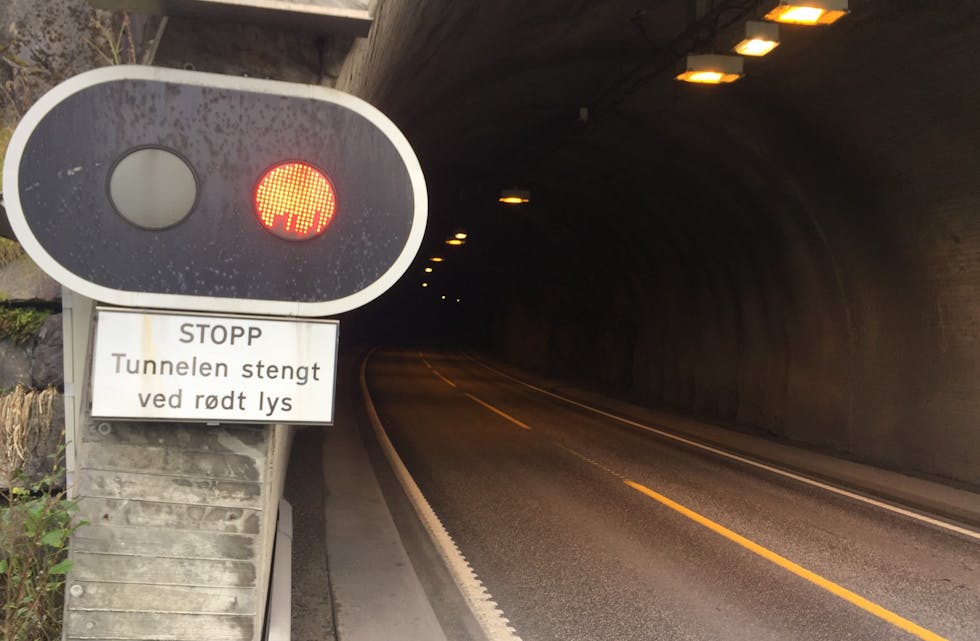 Åkrafjordtunnelen er stengt etter ulykke med bil lasta med eksplosive.
Foto: Torstein Tysvær Nymoen