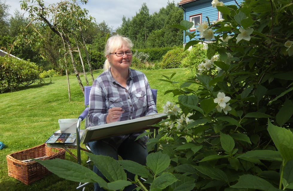 Torild Inger Børretzen i arbeid. Nå takkar ho heimbygda Etne med ei stor kunstgåve.
Foto: Privat