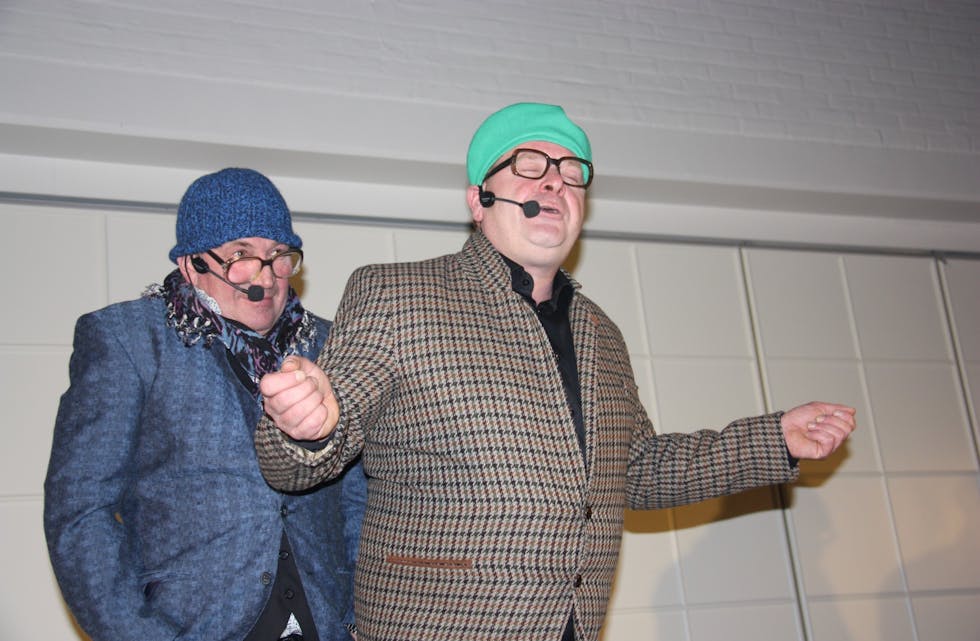 Svein og Øyvind Håkull lokka fram latteren i kyrkja med sine mange humoristiske sprell under bygdakvelden i Skjold kyrkje.
Foto: Irene Mæland Haraldsen