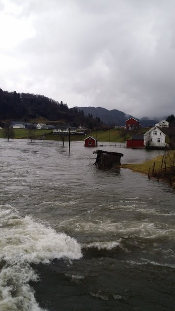 Mykje vatn ved Ørnesbrua i Vikedal torsdag.
FOTO: WENCHE SANDBEKKEN LILLELAND