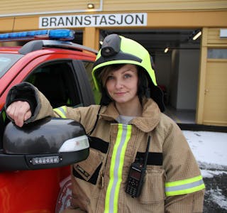 Lise Åsheim er første kvinnelege brannkonstabel i Etne og Vindafjord. Det blir svært godt tatt i mot, og fleire kvinner blir oppmoda til å gjera som Lise. 
Foto: Grethe Hopland Ravn