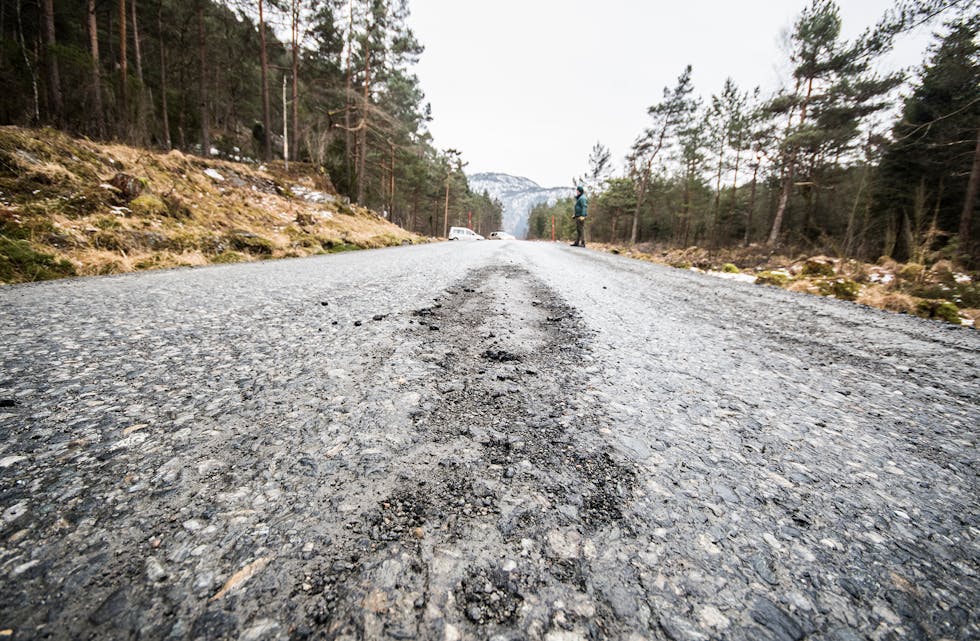 Fylkesveg 34 mellom Etne og Skånevik er i oppløysning. Her frå Børkjenes.
FOTO: TORSTEIN TYSVÆR NYMOEN