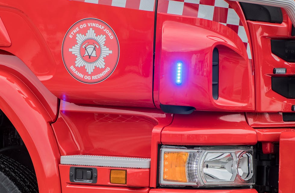 Bravnnvesenet ber folk vere særs varsamme med bruk av open ild. Dei måtte sløkje to grass- og lyngbrannar på ein time i Skånevik laurdag.
FOTO: TORSTEIN TYSVÆR NYMOEN