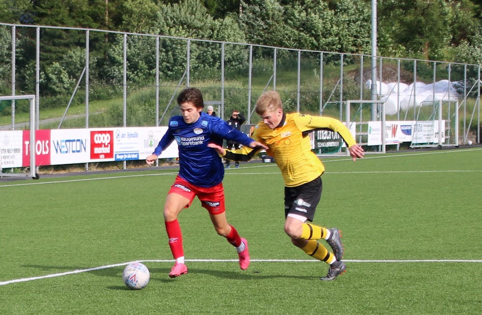 Unge Johannes Urdal(t.h) gjorde ein god kamp mot Ole Johannes Stople og Stegaberg. Foto: Magne Skålnes