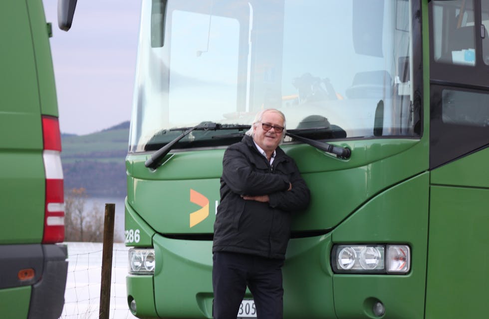 Svein Skjold, ein kjent mann bak rattet på rutebussen gjennom mange år.
Foto: Arne Frøkedal