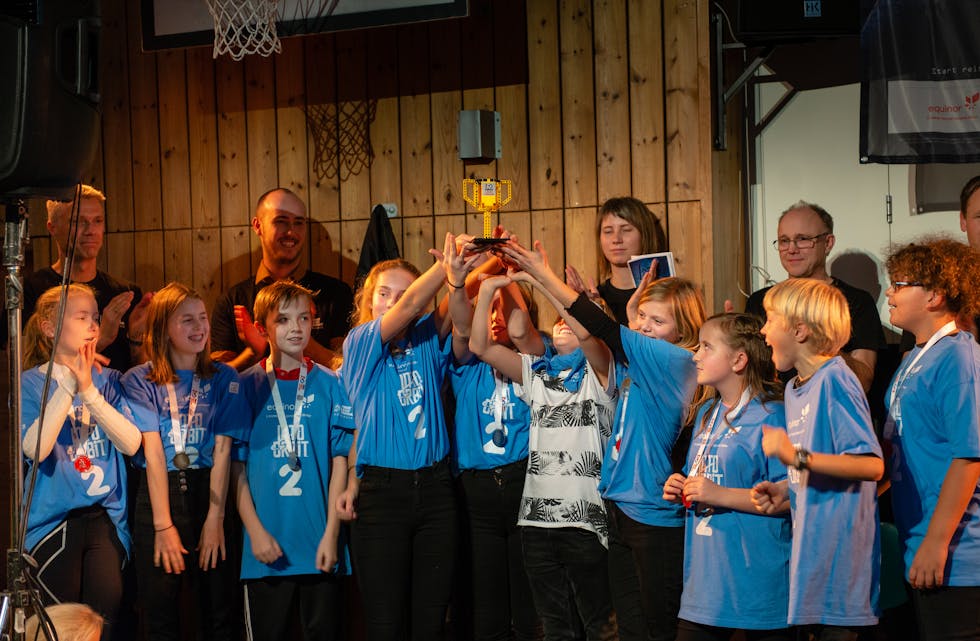 Sjuandeklassingane frå Vikedal skule vann Kjerneverdiprisen i finalen for First Lego League i Kopervik i helga. 
Foto: Øystein Olsen