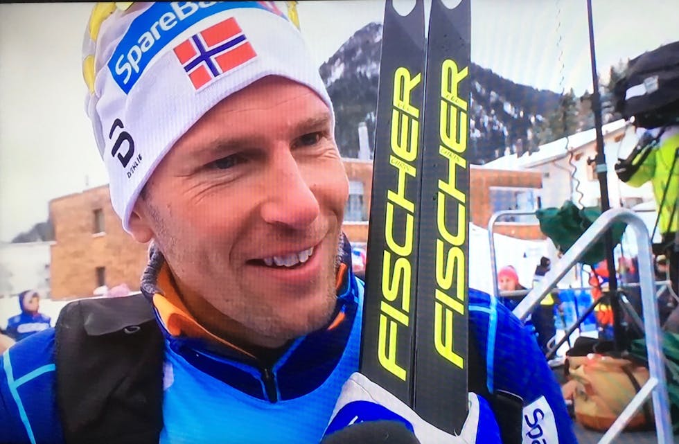 Uheldig i Davos. Ein skuffa Chris Jespersen fekk til slutt fram smilet under intervjuet med TV 2 etter løpet.
Foto: Skjermdump TV 2