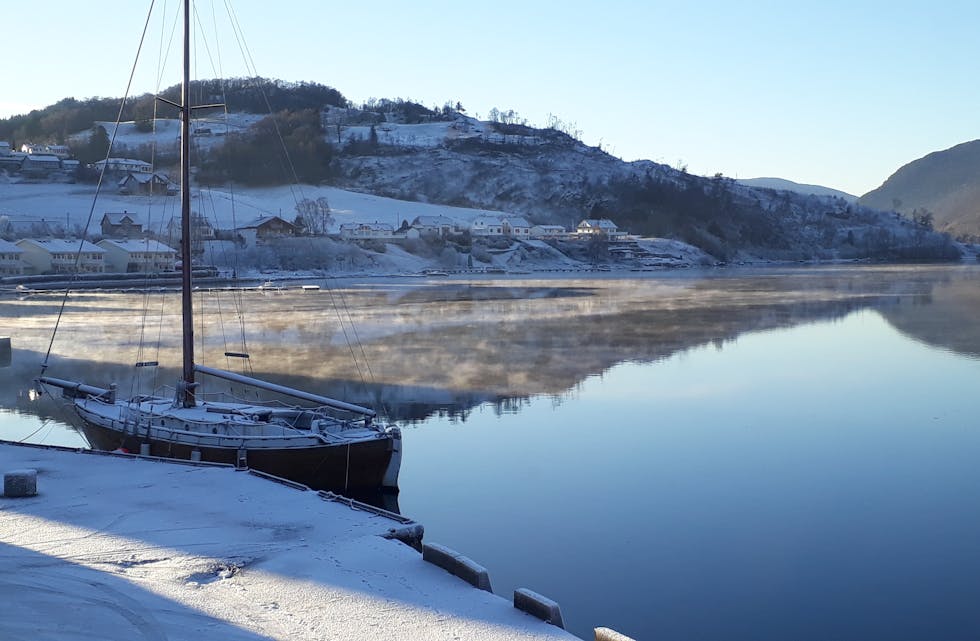 Kai og fjord i Etne. Januar har bydd på mange kalde og fine dagar. 
Foto: Brit S. Losnegård