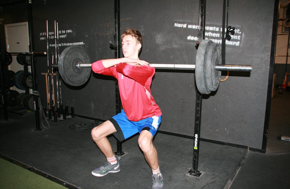Tre gonger i veka er det morgontrening i Vikinghallen ved Brygga med klassen frå gymnaset. Deretter følgjer teori fram til 15.30. Etter det må vikebuen skunda seg heim for å eta, før neste treningsøkt byrjar om kvelden.