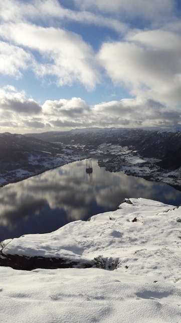 Roatoppen, Ølen - ein dag i februar. Flott utsikt mot Ølensvåg.
Foto: Hanne Eikjeland