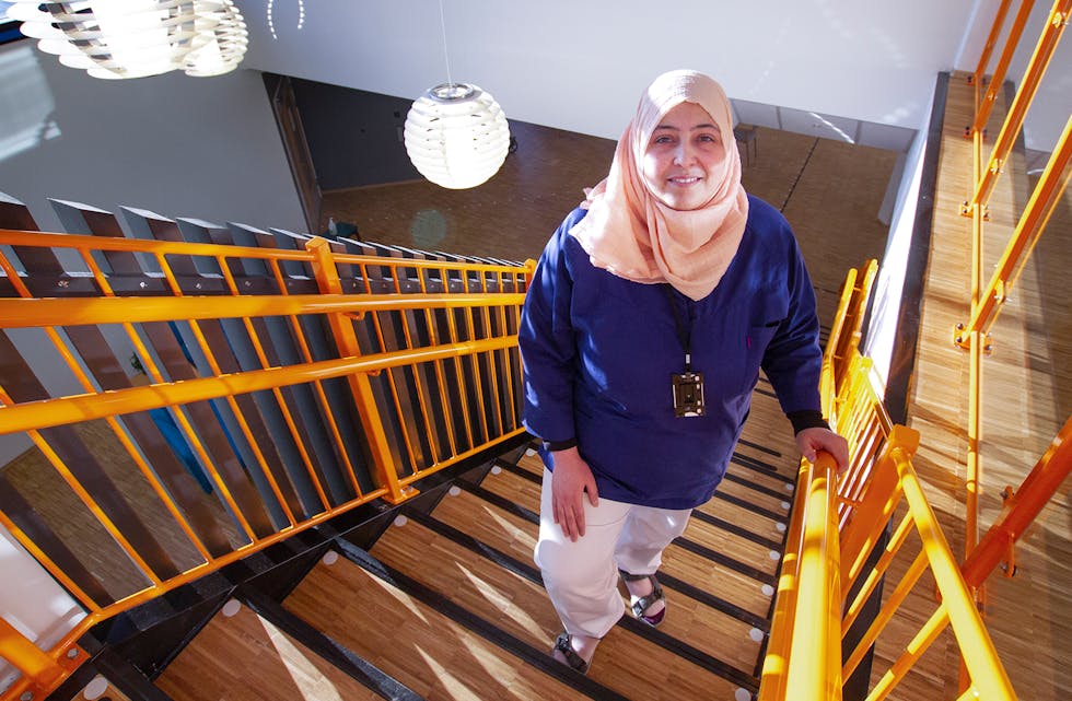 Baidaa Shamka Alhamdan er glad for å ha fått praksisplass på Etne omsorgssenter. Når  ho har fagbrevet som som helsefagarbeidar i hånda håpar ho på å finne fast arbeid i Etne.
FOTO: TORSTEIN TYSVÆR NYMOEN