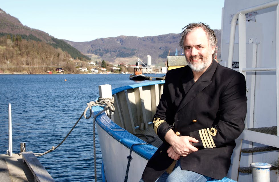 Sveinung Bjelland er kapteinen i Pakkers, og får inspirasjon til nye låtar når han er i nærleiken av salt sjø, fjell og fjord. 
Foto: Grethe Hopland Ravn