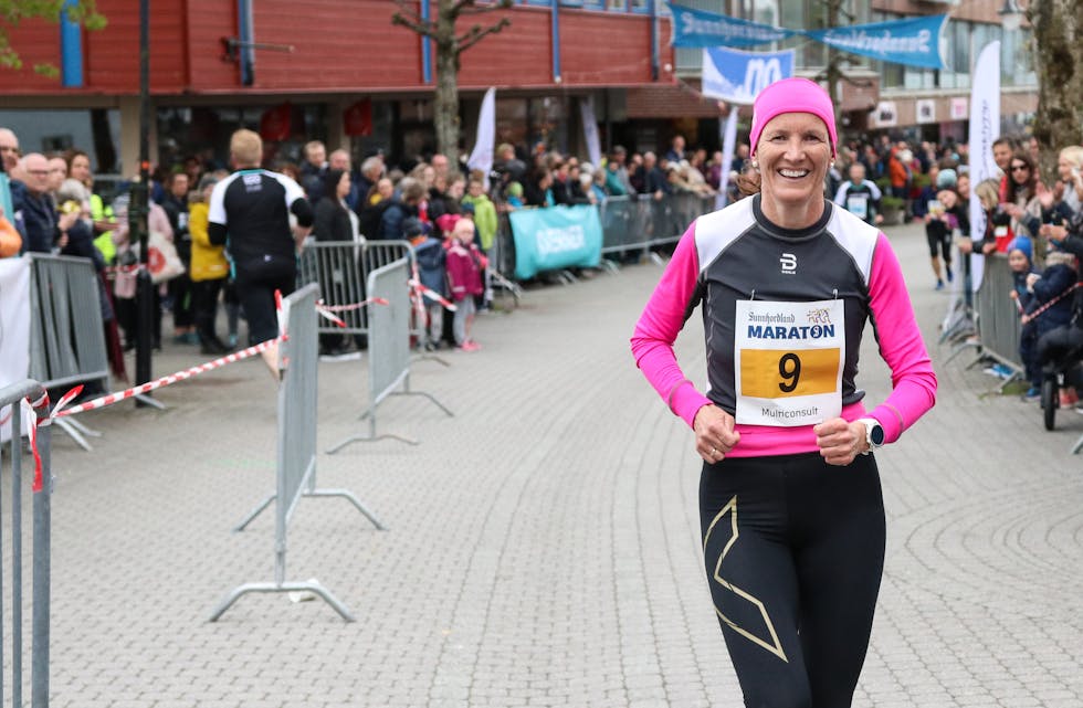 Gro Anita Aartun Imsland var første kvinne over målstreken då Sunnhordland maraton blei arrangert på Stord 5. mai. 
Foto: Ingvild Siglen Berger/Sunnhordland