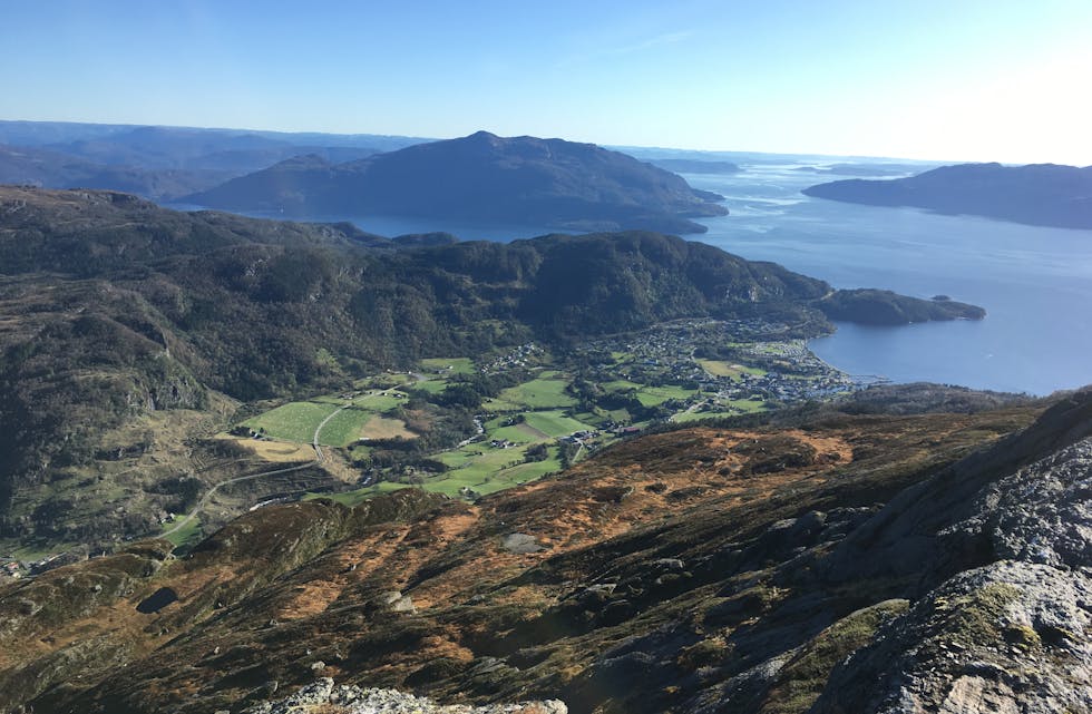 Skribenten føreslår gondolbane til i fjellet opp frå Vikedal.
Arkivfoto: Arne Frøkedal 