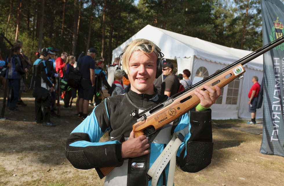248 poeng på 25 innleiande skot er for mange eit svært bra resultat. For 14 år gamle Anders Løhaugen er det enkelt og greitt to poeng for lite. Foto: Vidar Alfarnes