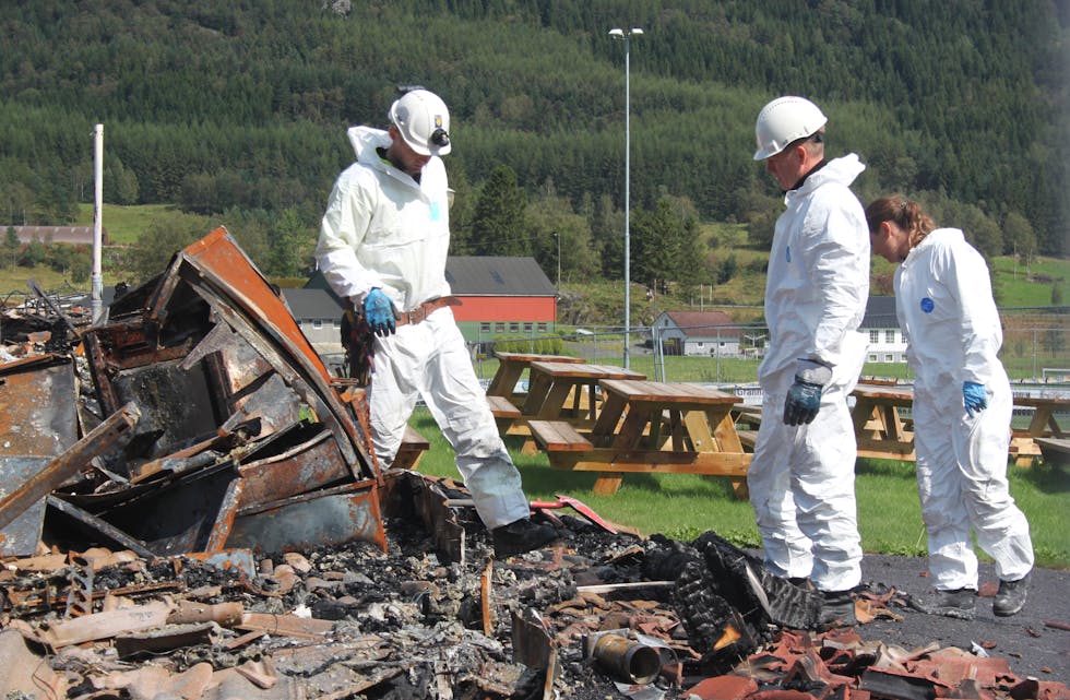 Krimtekniske undersøkingar gav ingen eintydig forklaring på korleis brannen starta i Vindafjordhallen natt til 22. juli i fjor. 
FOTO: SIRIANNE VIKESTAD