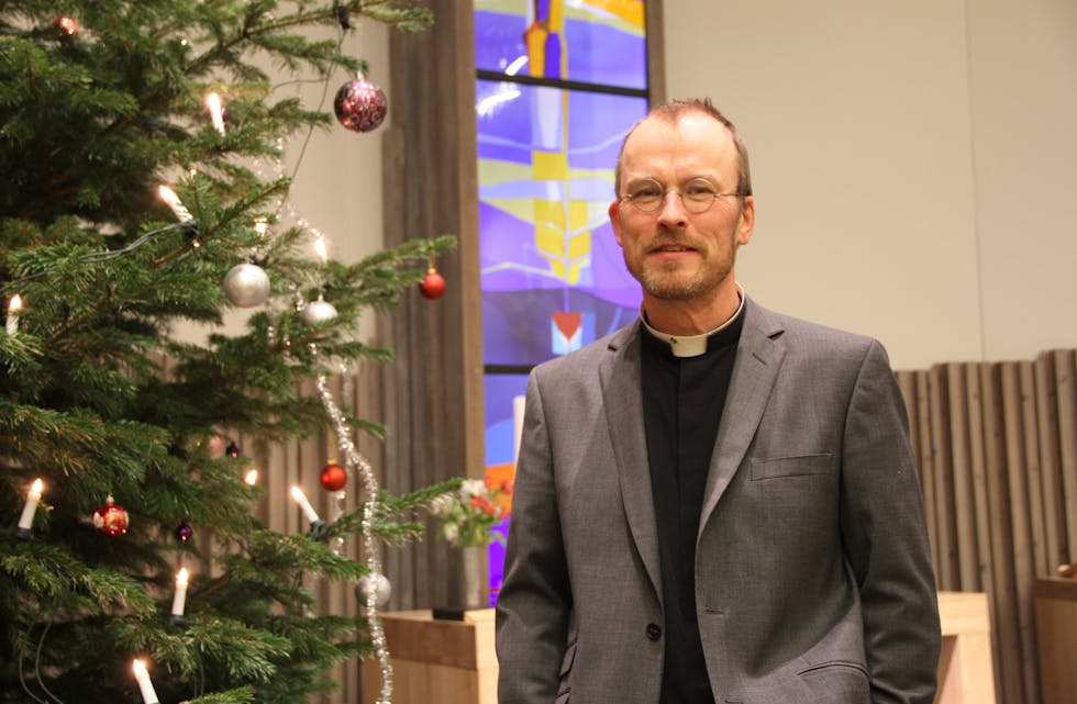 Sokneprest Per Hjemdal ser fram til å fylle opp kyrkja i julehøgtida.
FOTO: Øystein Silde Frønsdal