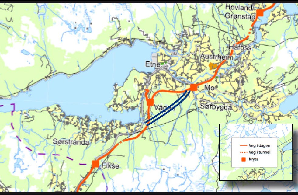 Innsendar føreslår tunnel (blå strek) frå Engslegjerd til Mo, i staden for trase i dagen, slik vegen er planlagd (farga raudt).
Kartskisse: Statens vegvesen