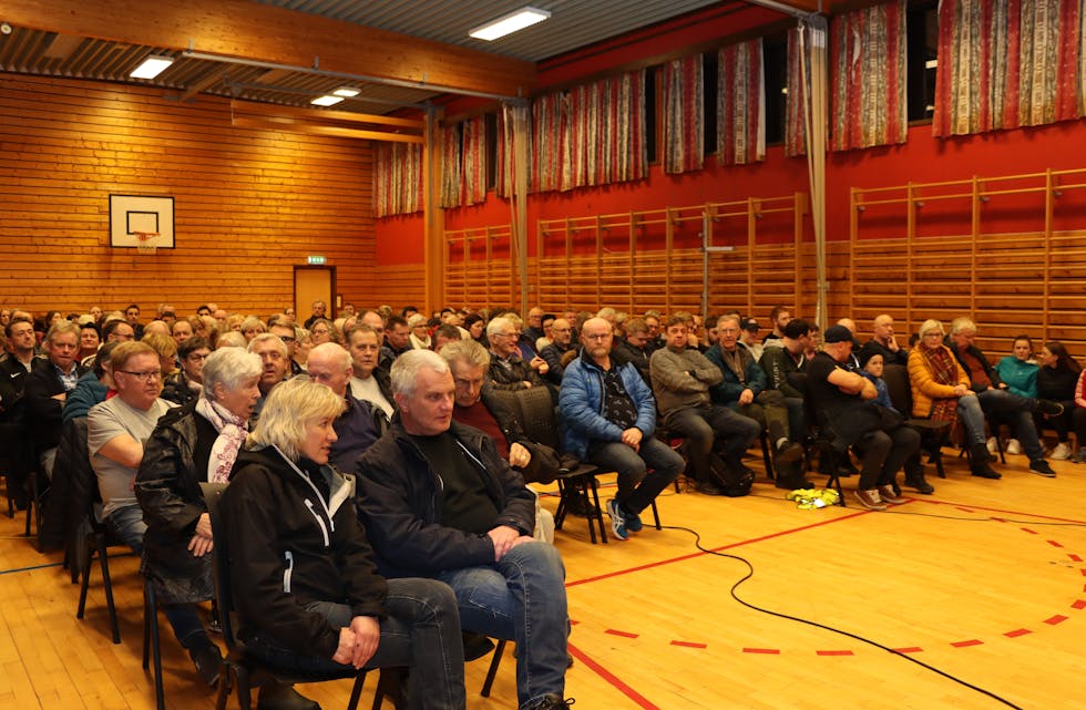 Gymsalen i Vats skule var stappfull under folkemøtet om Vindafjordhallen
Foto: Irene Mæland Haraldsen
