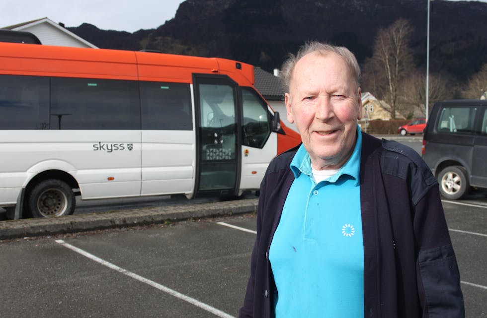 Svein Bøthun har mange år bak seg som sjåfør på buss og trailer.
Foto: Arne Frøkedal