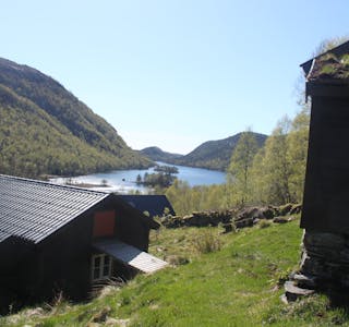 Frå dei gamle husmannsplassane inst Longåsdalen i Vikebygd er det god utsikt.
Foto: Arne Frøkedal