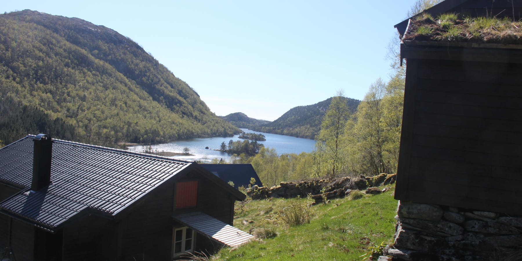 Frå dei gamle husmannsplassane inst Longåsdalen i Vikebygd er det god utsikt.
Foto: Arne Frøkedal