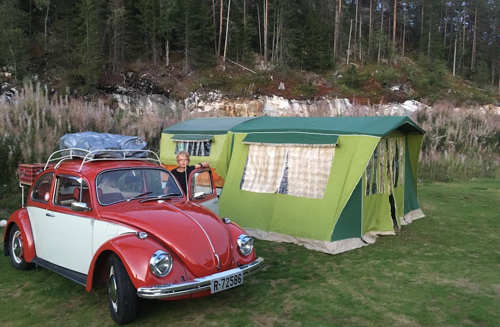 Den gamle bobla med sin norskproduserte hengar passar fint til campingferie for eigaren i Vikebygd.
Foto: Ronny Andrè Gjerde