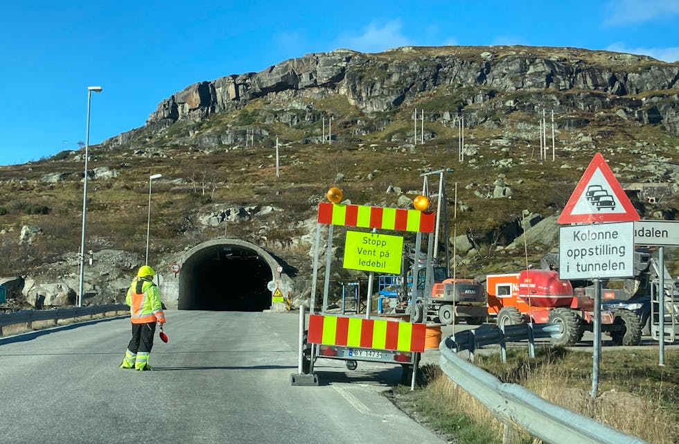 Alt måndag blei trafikken vinka gjennom Vågslidtunnelen.
Foto: Privat