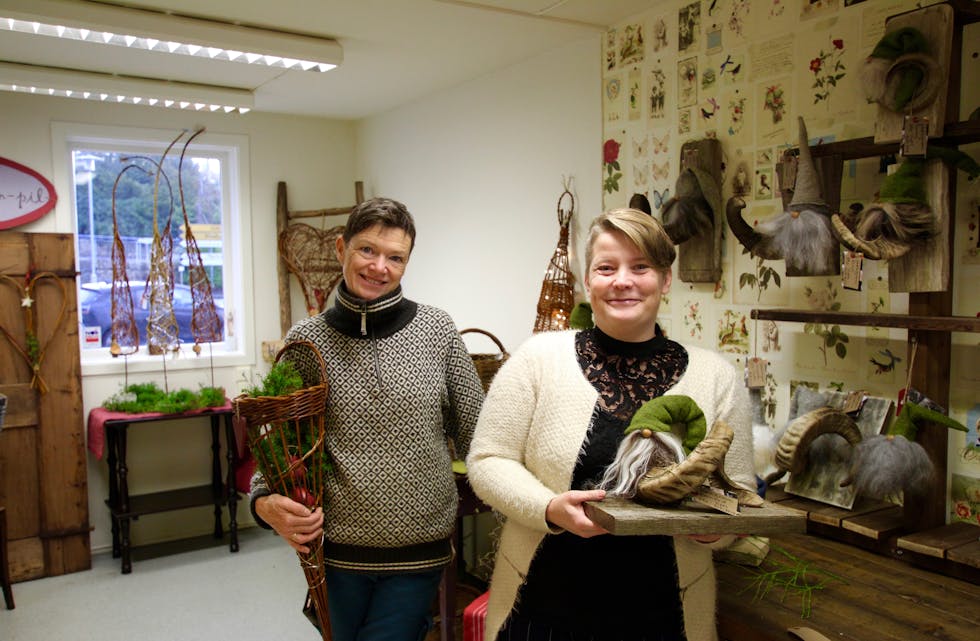 Drude Isene (t.v.) og Gro Anita Langeland er klare for sitt andre år med julevipps-butikk i Skjold.  
Arkivfoto: Grethe Hopland Ravn