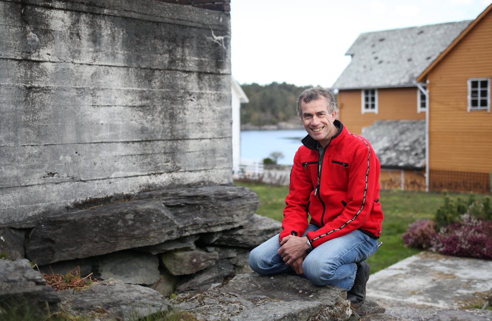 Herman Westerman frå Bjoa er styremedlem i Vindafjord hagelag. Innfallsvinkelen hans til hagearbeid, er at han likar å prøve og feile. Det han ikkje veit, les han eller spør seg fram til.  Foto: ANITA HAUGLAND