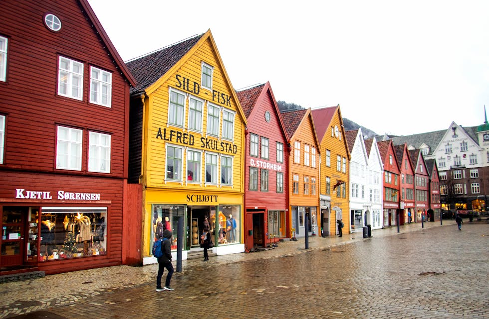 Bryggen i Bergen, også kjent som Tyskebryggen og Hansabryggen, består av trehus og brannsikre steinkjellarar i den historiske bykjernen i Bergen. Arkivfoto: Gorm Kallestad / NTB / NPK