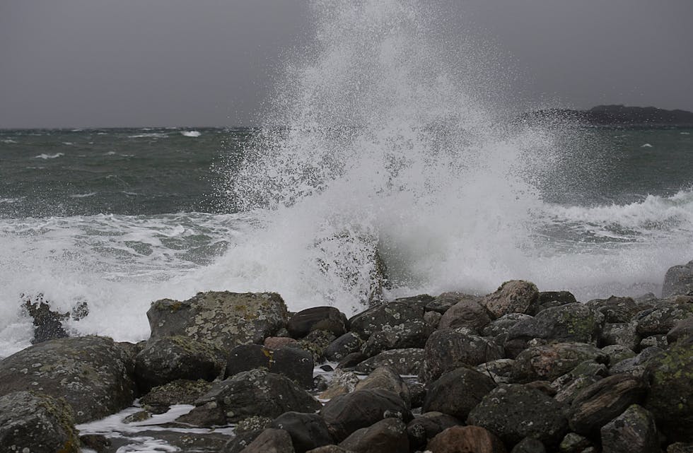 Det er framleis venta mykje vind langs kysten dei neste dagane. Foto: Marit Hommedal / NTB / NPK